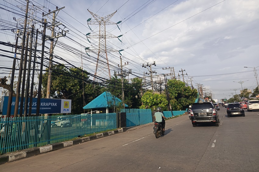 Jalur Pantura Semarang Demak Ramai Lancar Ruang Bibir